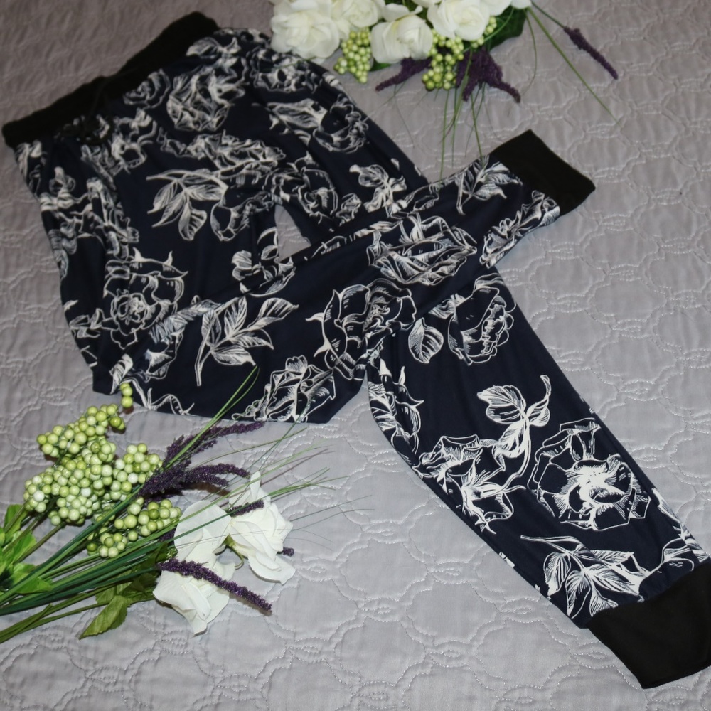 Butter Soft Joggers- Navy/White Flowers